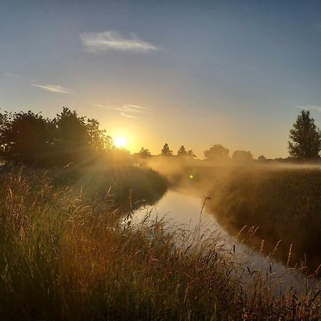Rustig Gelegen Chalet Kapeki Met Tuin Aan Het Water Geel Kültér fotó